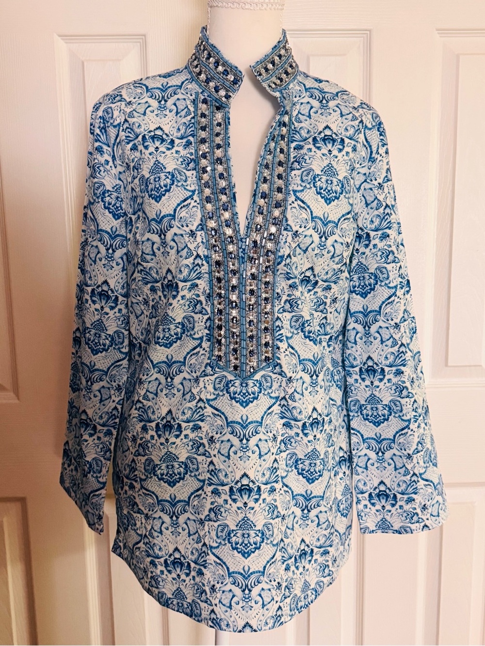 NICOBLU - SHALIMAR TUNIC IN BLUE AND WHITE AND SAPPHIRE CRYSTAL EMBELLISHMENT
